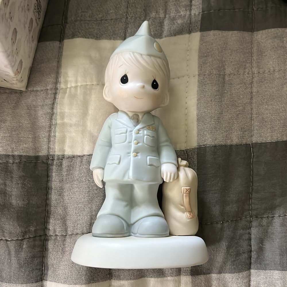 Precious Moments Porcelain Figurine Bless Those Who Serve Their Country